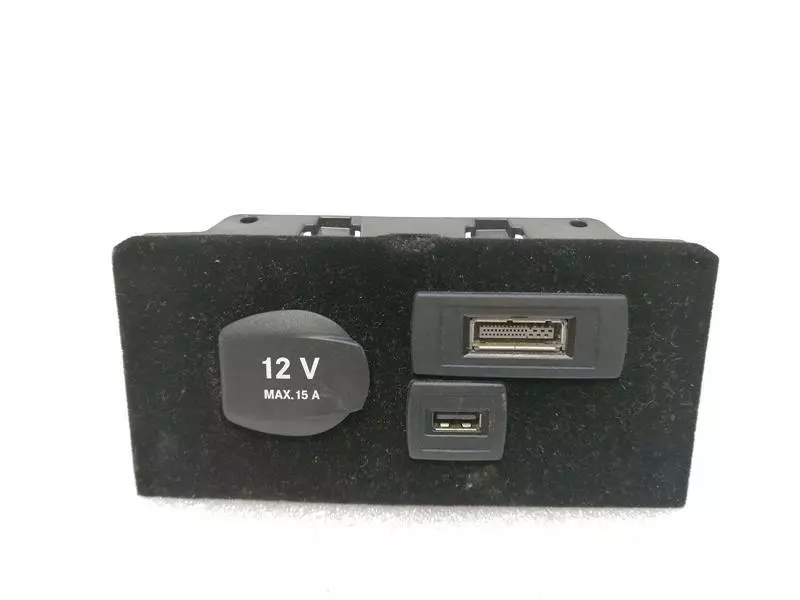 Mercedes-Benz CLS (C218) Mercedes CLS W218 Control Unit A2188210311 USB AND IPOD INTERFACE Body type: Saloon
Fuel: Diesel