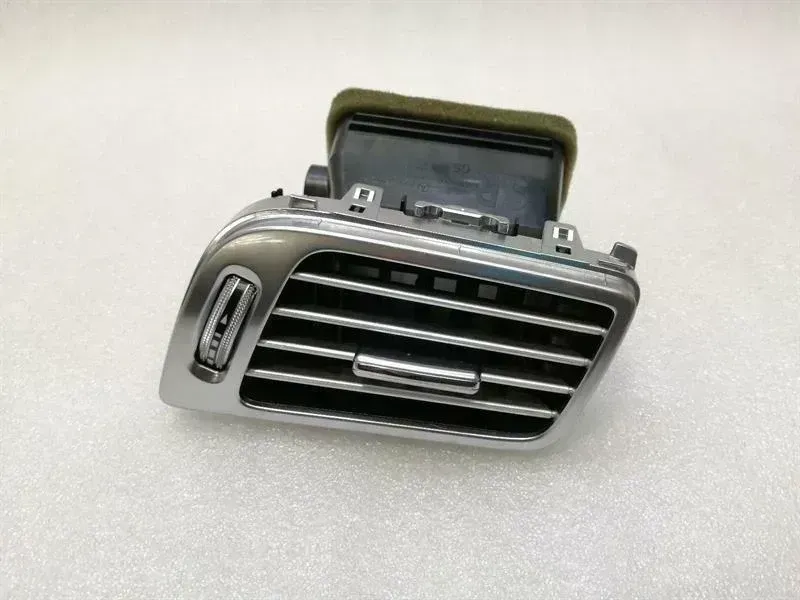 Mercedes-Benz CLS (C218) Mercedes CLS W218 right air vent A2188301054 ventilation nozzle ventilation grille right Body type: Saloon
Fuel: Diesel
