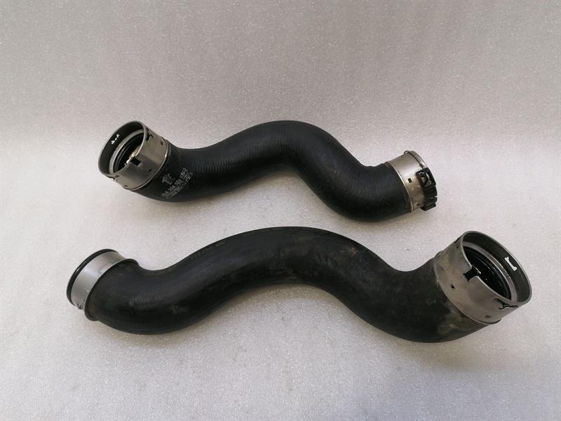 Mercedes-Benz CLS (C218) Mercedes CLS W218 intercooler pipe set A2045282982 pressure pipe charge air pipe OM642 Body type: Saloon
Fuel: Diesel