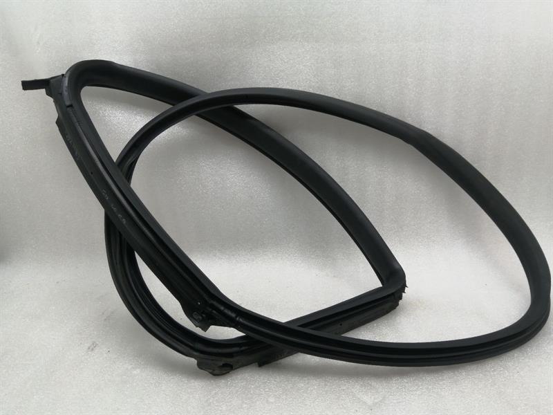 Maserati Quattroporte 2012-2024 MASERATI QUATTROPORTE VI M156 Rear Right Door Seal 670030424 Türdichtungen Re