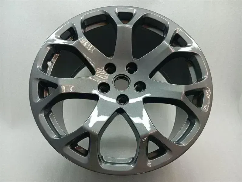 Maserati Quattroporte Maserati Quattroporte VI M156 Alloy Wheel 237496 10.5j x19 et 50.5 Alloy Wheel Body type: Saloon
Fuel: Diesel