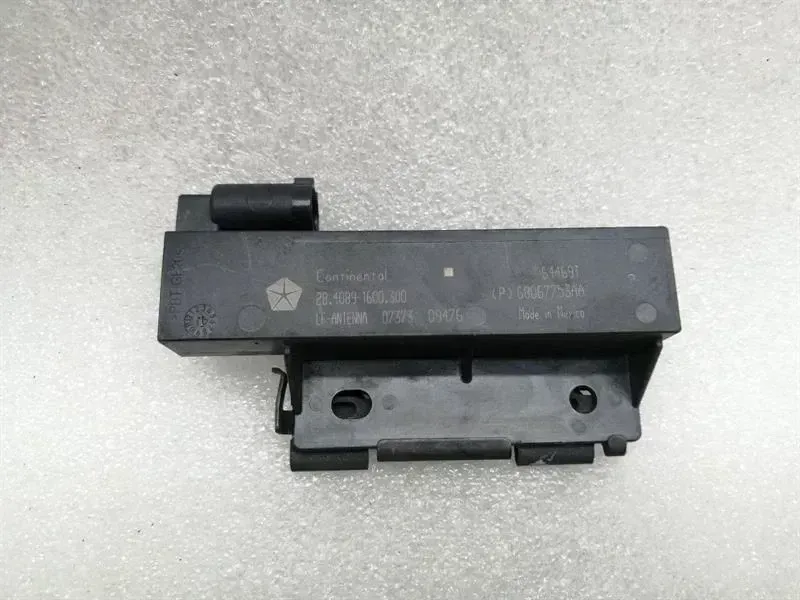 Maserati Quattroporte MASERATI QUATTROPORTE VI M156 Aerial / Antenna 68067753AA KEYLESS Antenna Body type: Saloon
Fuel: Diesel