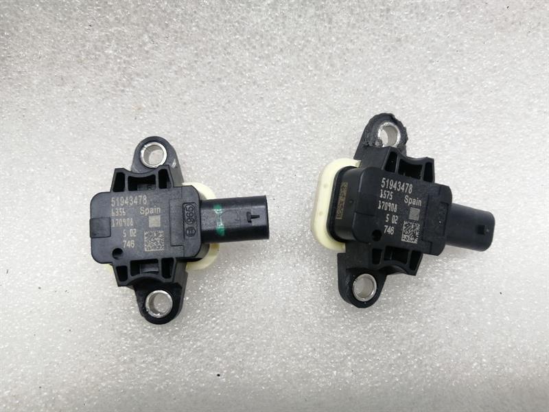 Maserati Quattroporte Maserati Quattroporte VI M156 Crash Sensor Set 51943478 Impact Sensor Body type: Saloon
Fuel: Diesel