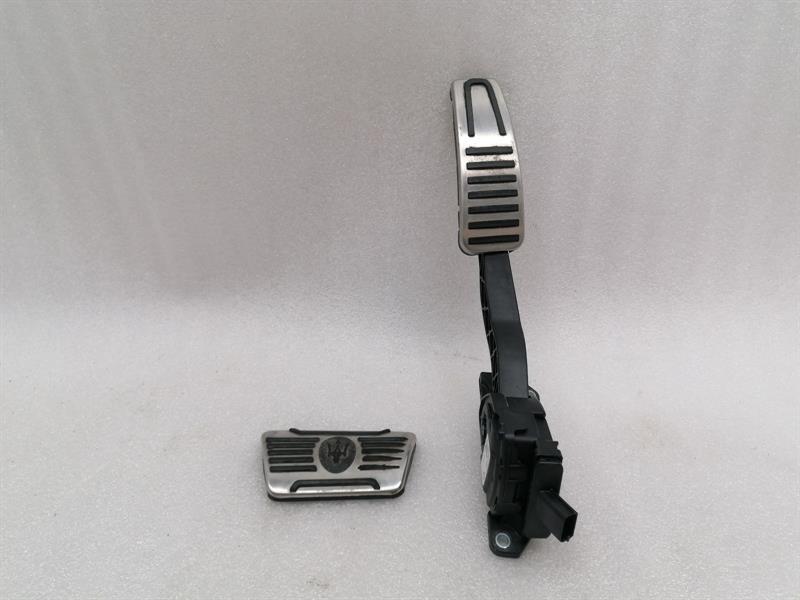 Maserati Quattroporte MASERATI QUATTROPORTE VI M156 Gas pedal (electrical) 04861715AE Gaspedal Body type: Saloon
Fuel: Diesel