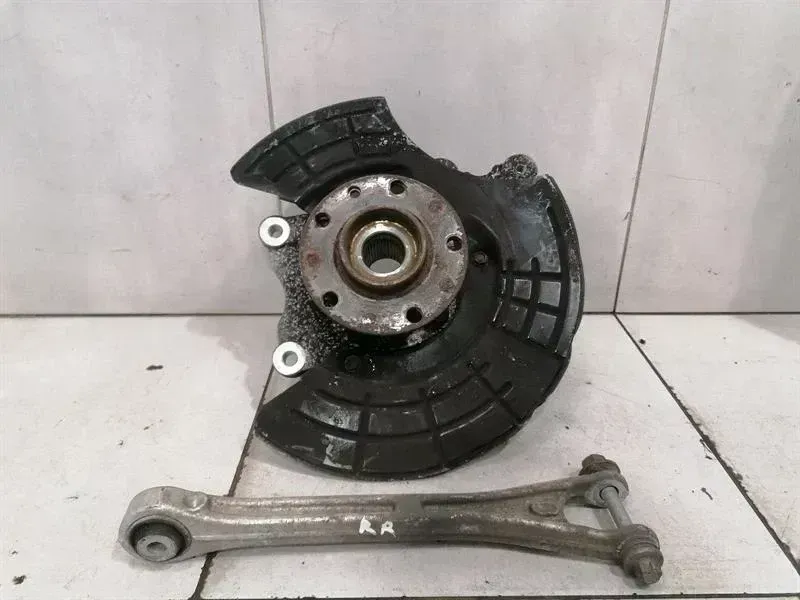 Maserati Quattroporte Maserati Quattroporte VI M156 Right Rear Hub 670036903 Wheel Bearing Housing Rear Re Body type: Saloon
Fuel: Diesel