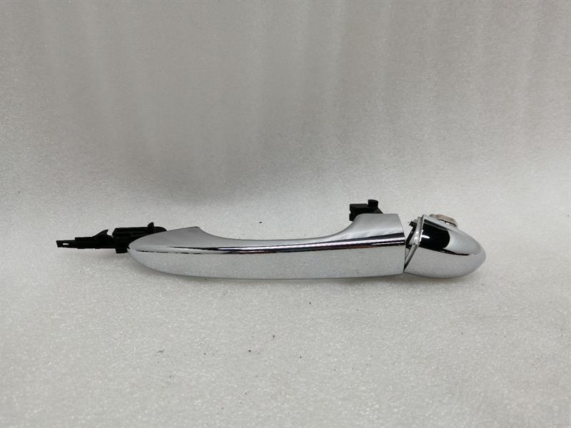 Maserati Quattroporte MASERATI QUATTROPORTE VI M156 Rear Right Handle KEYLESS 670075322 Door Handle Body type: Saloon
Fuel: Diesel