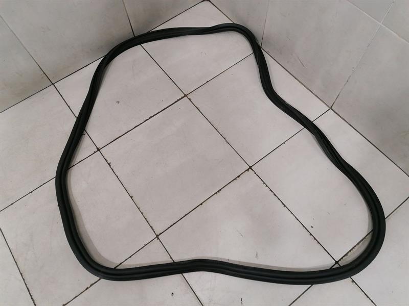 Maserati Quattroporte MASERATI QUATTROPORTE VI M156 Boot Seal 670033870 dichtungen Heckklappe Body type: Saloon
Fuel: Diesel