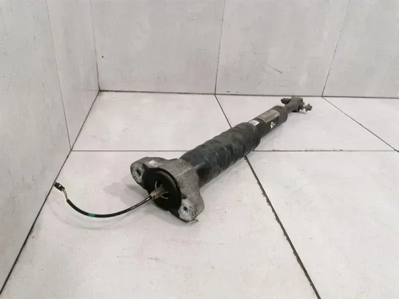 Maserati Quattroporte Maserati Quattroporte VI M156 absorber rear 670105403 shock absorber rear EDC Body type: Saloon
Fuel: Diesel