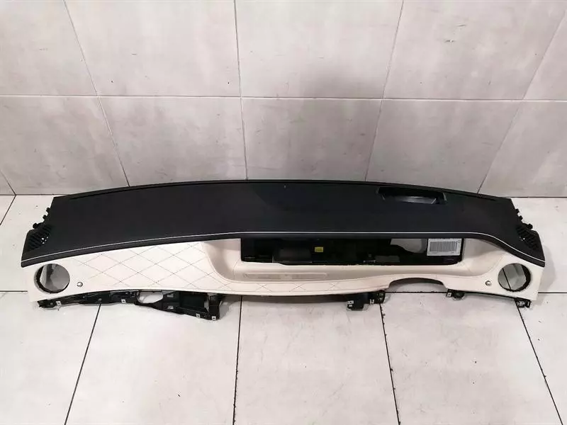 Mercedes-Benz A (W176) Mercedes S-class W222 Designo Leather Dashboard A2226800587 Head-Up RHD Body type: Saloon
Fuel: Diesel