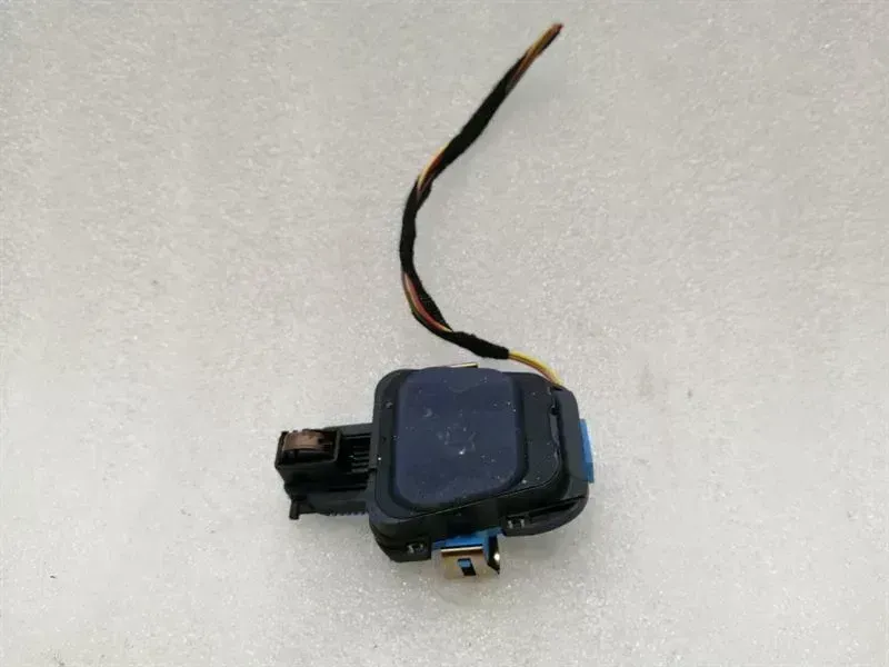 Mercedes-Benz A (W176) Mercedes S-Class W222 Night Vision/Rain Sensor A2229001310 Rain Sensor Body type: Saloon
Fuel: Diesel
