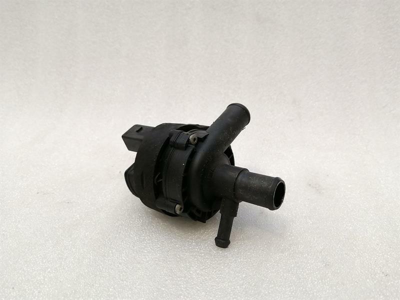 Mercedes-Benz A (W176) Mercedes S-Class W222 Circulation Pump A2128350164 Coolant Pump Pump Body type: Saloon
Fuel: Diesel