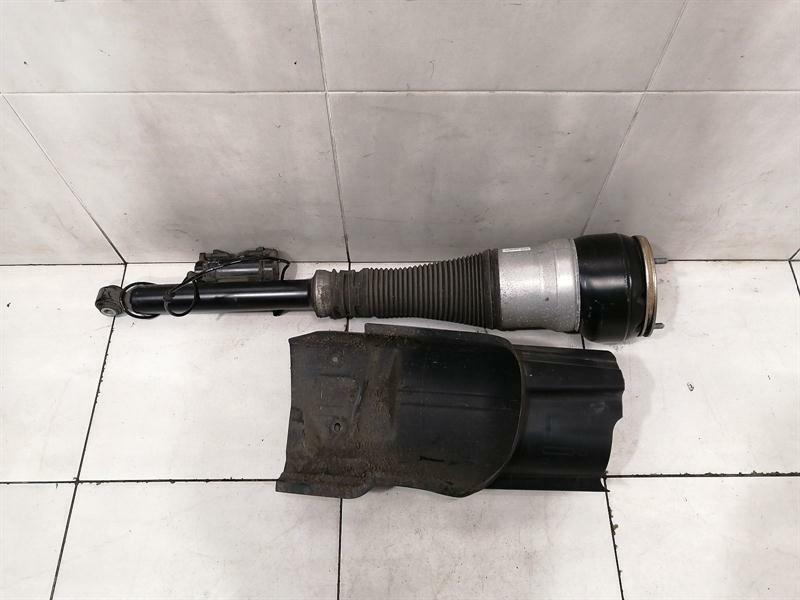 Mercedes-Benz A (W176) Mercedes W222 left shock absorber rear A2223201700 shock absorber rear Airmatic Body type: Saloon
Fuel: Diesel