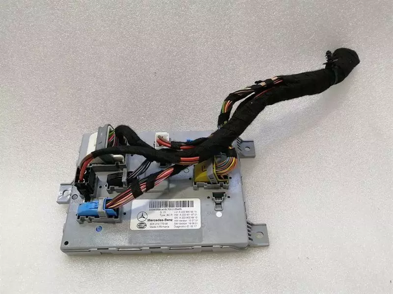 Mercedes-Benz A (W176) Mercedes S-Class W222 Rear SAM Electronic Module A2229005614 ECU SAM Body type: Saloon
Fuel: Diesel