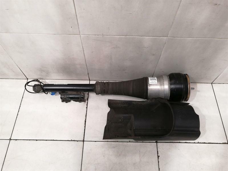 Mercedes-Benz A (W176) Mercedes W222 right shock absorber rear A2223201800 shock absorber rear Airmatic Body type: Saloon
Fuel: Diesel
