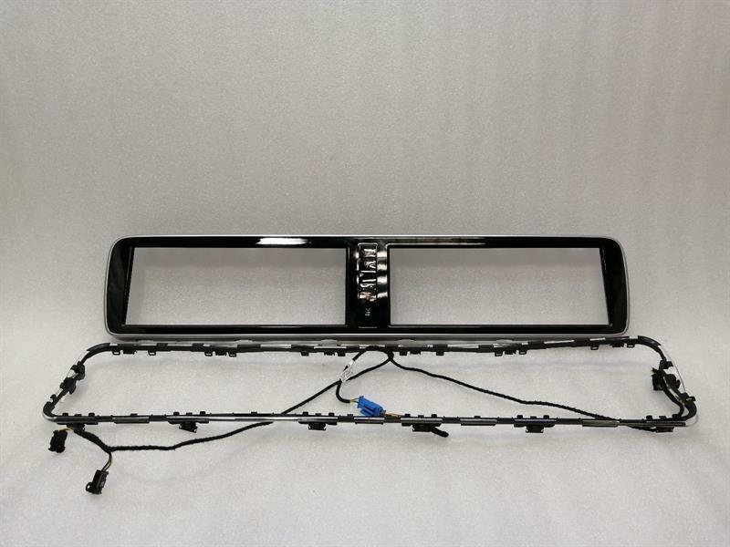 Mercedes-Benz A (W176) Mercedes S-Class W222 Instrument Panel Cover A2226808204 Speedometer Cover Body type: Saloon
Fuel: Diesel