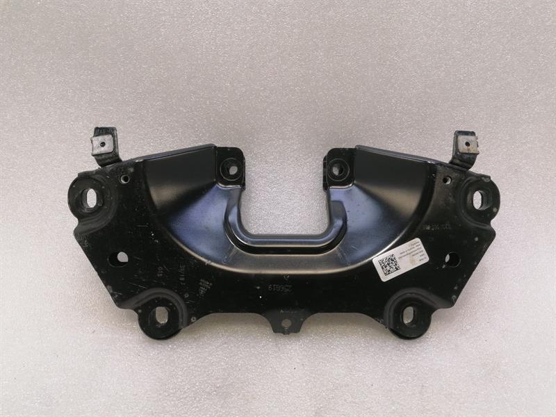 Porsche 911 (991) Porsche 911 992 Gearbox Mount Holder 992399105B Transmission Bridge Body type: Coupe
Fuel: Petrol