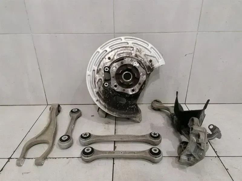 Porsche 911 (991) Porsche 911 992 Right Rear Hub 992505436B Wheel Bearing Housing Rear Right FAULTY Body type: Coupe
Fuel: Petrol