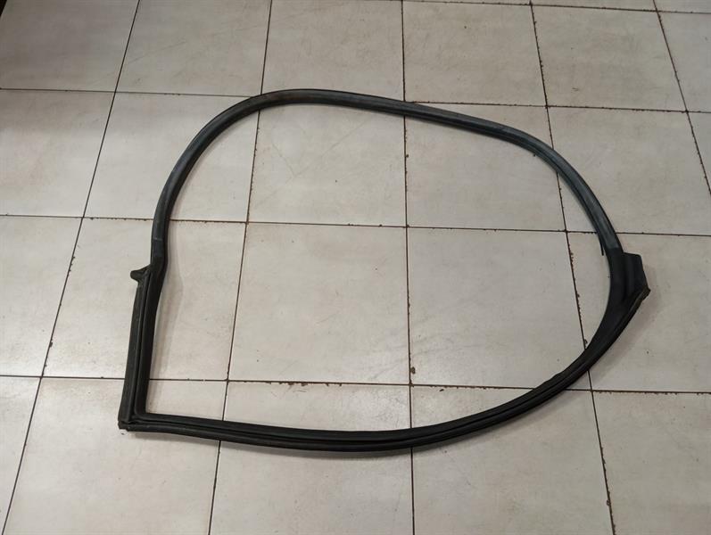 Porsche 911 (991) Porsche 911 992 Left Door Seal 992831703D Door Seals Left Body type: Coupe
Fuel: Petrol