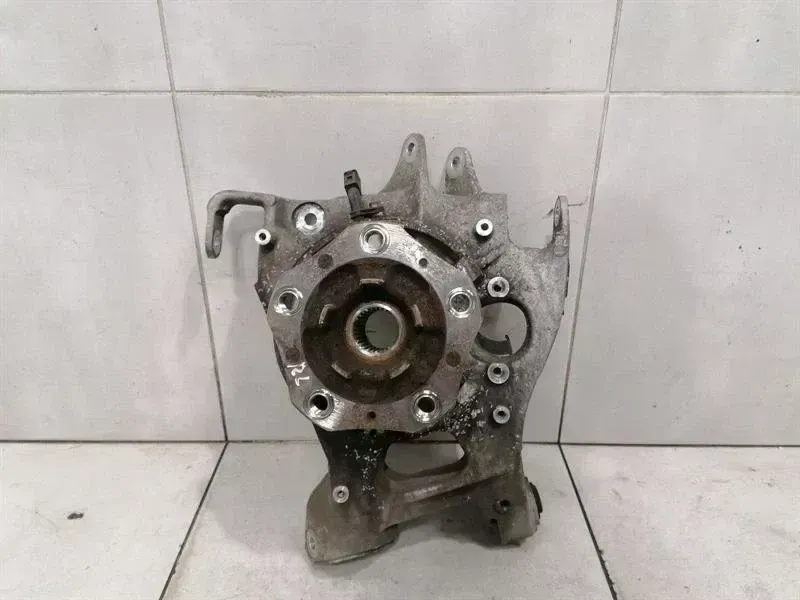 Porsche 911 (991) Porsche 911 992 Left Rear Hub 992505435B Wheel Bearing Housing Rear Left Body type: Coupe
Fuel: Petrol