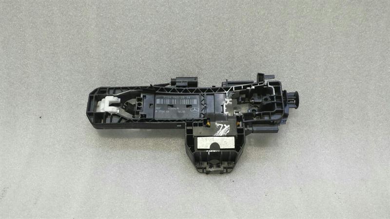 Mercedes-Benz A (W176) Mercedes GLS X166 rear left handle carrier A2047602534 door handle carrier rear LI Body type: SUV
Fuel: Diesel