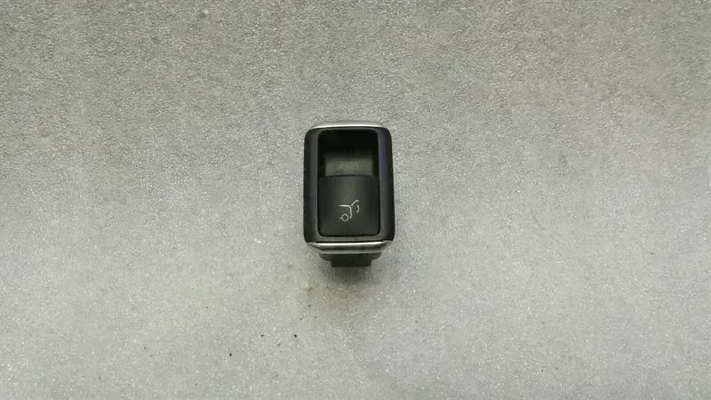 Mercedes-Benz A (W176) Mercedes GLS X166 Boat Lid Switch A1668707610 Tailgate Switch Body type: SUV
Fuel: Diesel