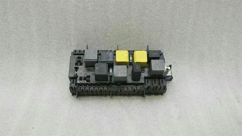 Mercedes-Benz A (W176) Mercedes GLS X166 Fuse Box A1669068201 Fuse Box Body type: SUV
Fuel: Diesel