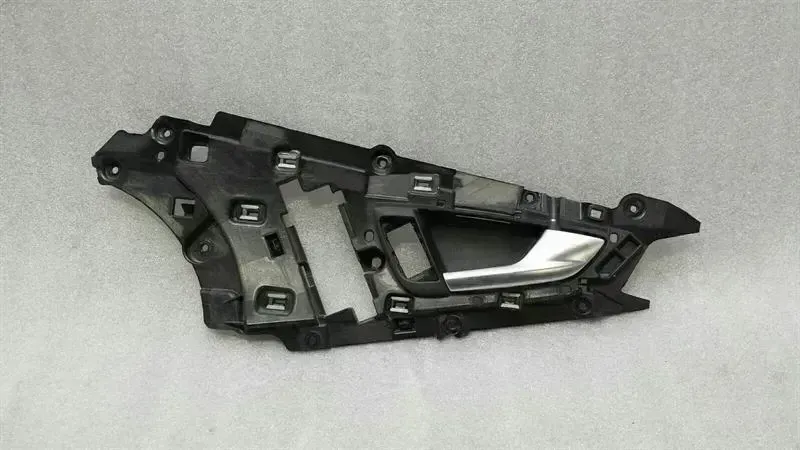 Audi A7 (4G) Audi A7 4G front right door interior handle 4G8837020A interior door handle front right Body type: Hatchback
Fuel: Diesel