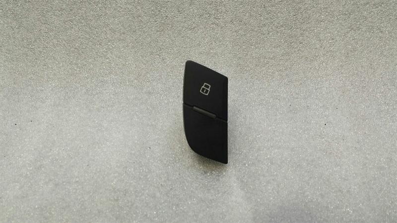 Audi A7 (4G) Audi A7 4G RRH door lock switch 4G8962108A door switch rear right Body type: Hatchback
Fuel: Diesel