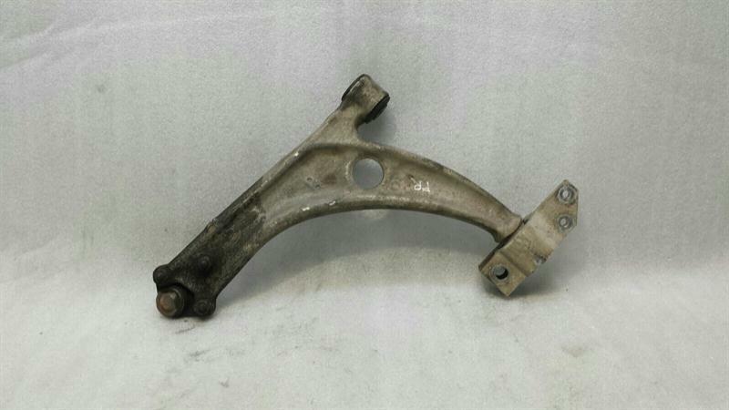 Audi A7 (4G) Audi A7 4G right front wishbone 3C0407153B front right handlebar Body type: Hatchback
Fuel: Diesel