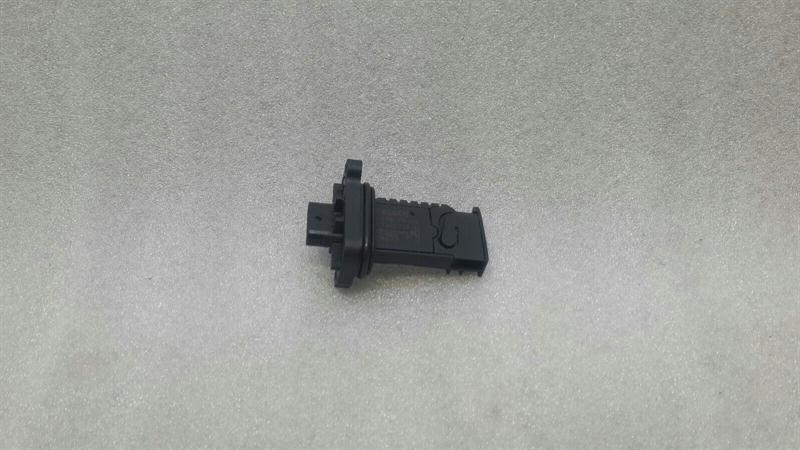 BMW 3 (F30 / F31) BMW 3 Series F30 F80 F20 F22 Air Flow Meter 7602038 Mass Air Flow Sensor