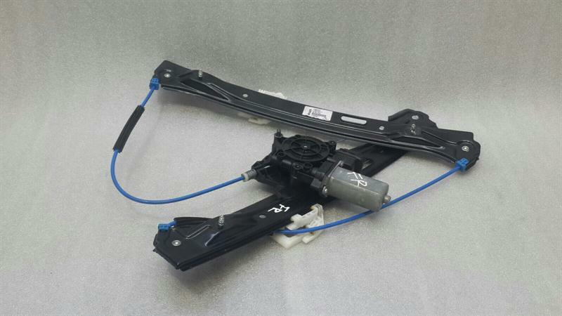 BMW 3 (F30 / F31) BMW 3 Series F30 F80 Right Front Door Winder 7259824 Window Regulator Front Right
