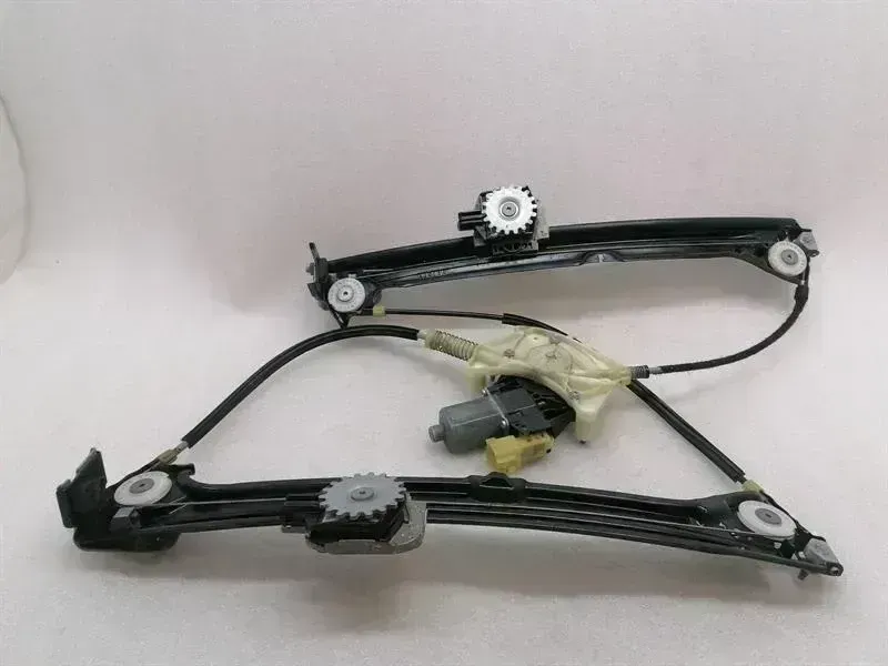 Maserati Ghibli Maserati Ghibli M157 Right Front Door Winder 670102267 Front Right Window