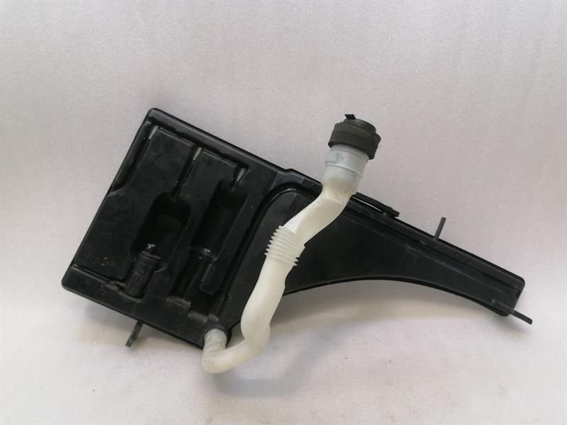 Maserati Ghibli M157 Washer Fluid Reservior 670105311 Wipe Water Container