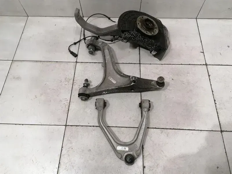 Maserati Ghibli Maserati Ghibli M157 Left Front Hub 670039063 Wheel Bearing Case Front Left