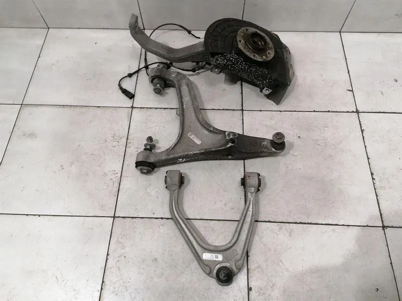 Maserati Ghibli M157 Left Front Hub 670039063 Wheel Bearing Case Front Left
