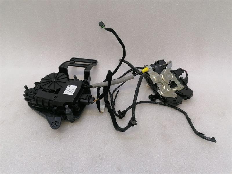 Maserati Ghibli Maserati Ghibli M157 boat lock 6701067880 tailgate lock