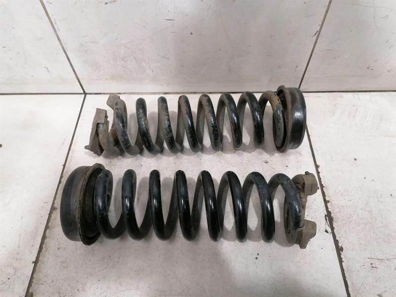 BMW 4 (F32 / F33 / F36) BMW M4 F82 coil spring rear 33537857311 suspension spring rear M3 F80 Body type: Coupe
Fuel: Petrol