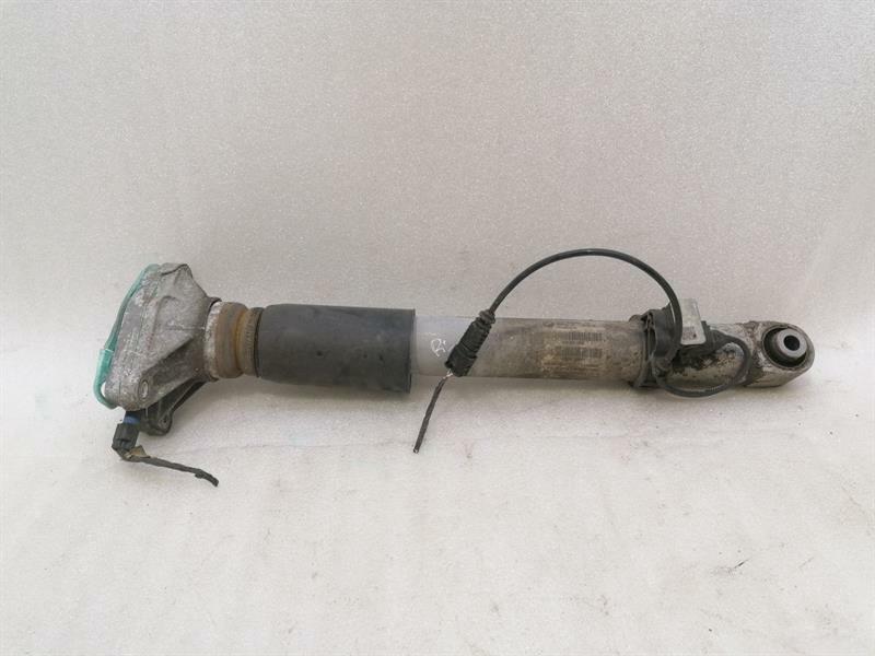 BMW 3 (F30 / F31) BMW M3 F80 shock absorber rear left 8008629 shock absorber rear left S9MRA Body type: Saloon
Fuel: Petrol