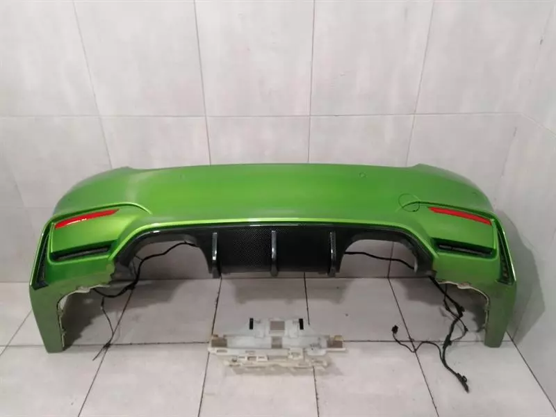 BMW 4 (F32 / F33 / F36) BMW M4 F82 REAR BUMPER 51122350696 CARBON WITH PDC SENSORS REAR BUMPER Body type: Coupe
Fuel: Petrol