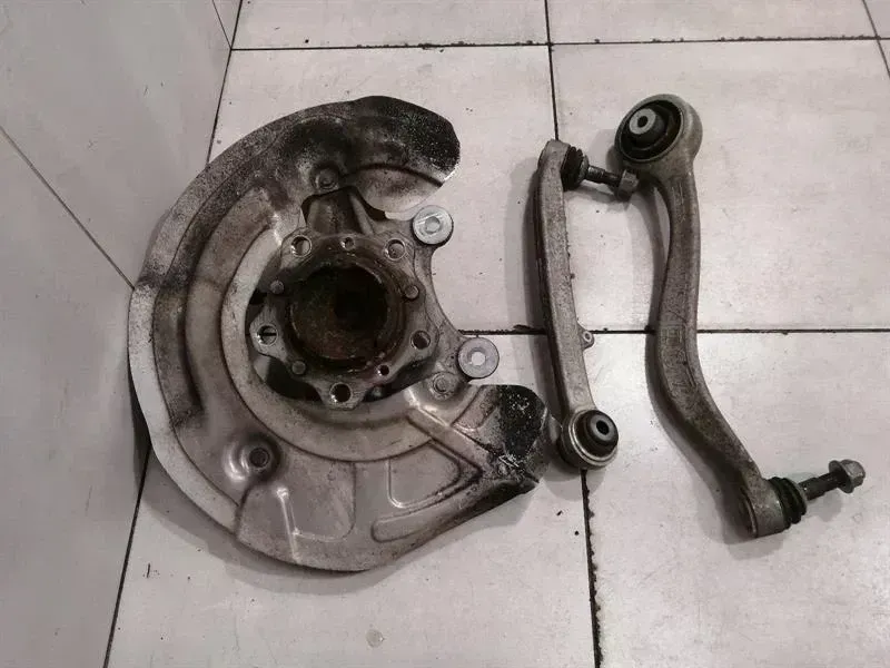 BMW 3 (F30 / F31) BMW 3 Series F80 M3 F30 Left Front Hub 31212284001 Wheel Bearing Housing Front Left Body type: Saloon
Fuel: Petrol