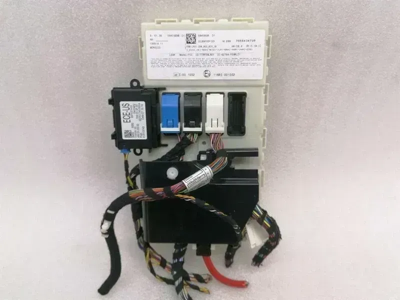 BMW 3 (F30 / F31) BMW 3 Series M3 F80 Body Control Module 6843898 ECU BCM Body type: Saloon
Fuel: Petrol