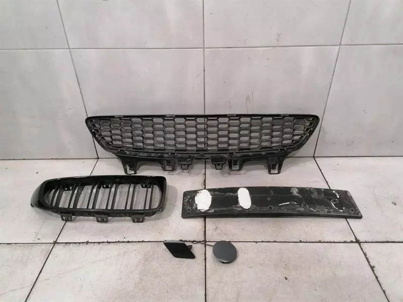 BMW 3 (F30 / F31) BMW 3 Series F80 M3 F30 Bumper Moulding PARTS GRILL 8054294 Bumper Strip Body type: Saloon
Fuel: Petrol