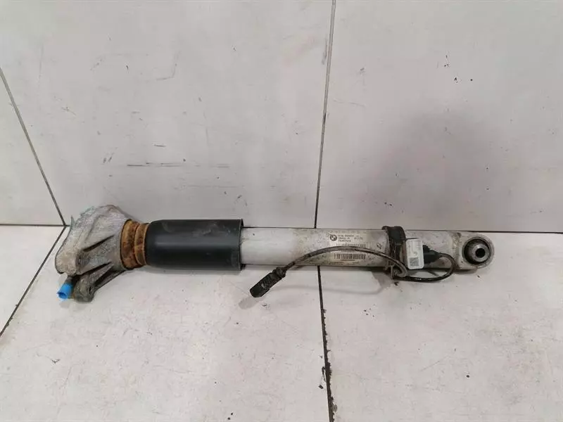 BMW 3 (F30 / F31) BMW 3 Series F80 M3 F30 Shock Absorber Rear 8008629 Shock Absorber Rear LH Body type: Saloon
Fuel: Petrol