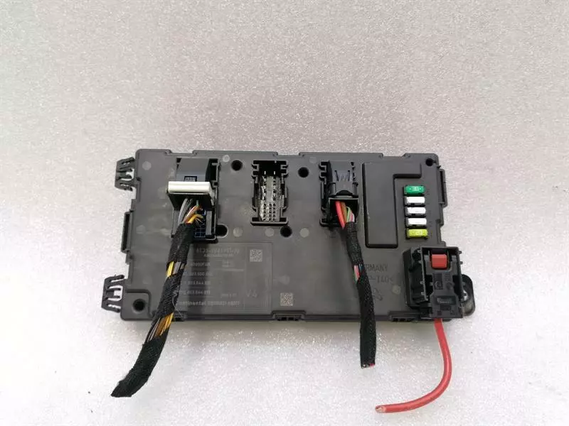 BMW 4 (F32 / F33 / F36) BMW M4 F82 electronic module 9866981 control unit fuse box SEM
