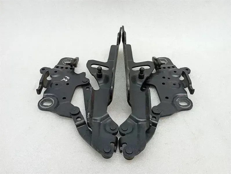 BMW 3 (F30 / F31) BMW 3 Series F80 M3 F30 Bonnet Hinge SET 139896 hood hinge set Body type: Saloon
Fuel: Petrol