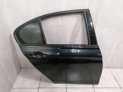 BMW 3. sērijas F80 M3 F30 labās aizmugurējās durvis 41007298514 durvis aizmugurē labās