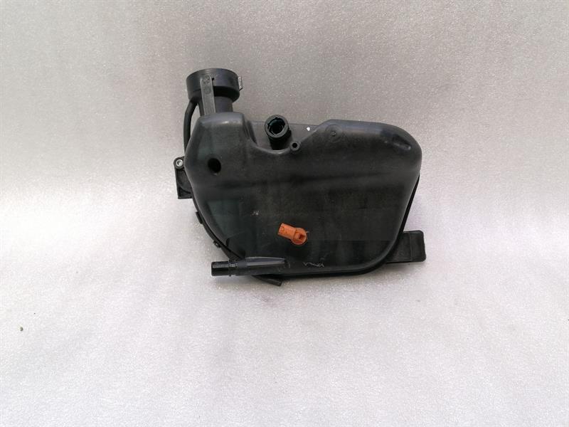 Porsche 911 (991) Porsche 911 991 expansion tank 991106057 expansion tank coolant Body type: Coupe
Fuel: Petrol