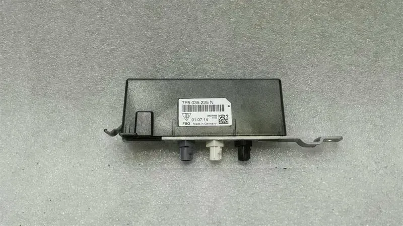 Porsche Cayenne Porsche Cayenne 958 92a Aerial / Antenna 7P5035225N Antenna Body type: SUV
Fuel: Diesel