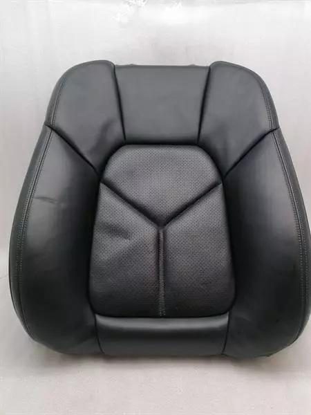 Porsche Cayenne Porsche Cayenne 958 92a Left Seat Cover 7P5881805BM Left SEAT NAPPA BACKREST Body type: SUV
Fuel: Diesel