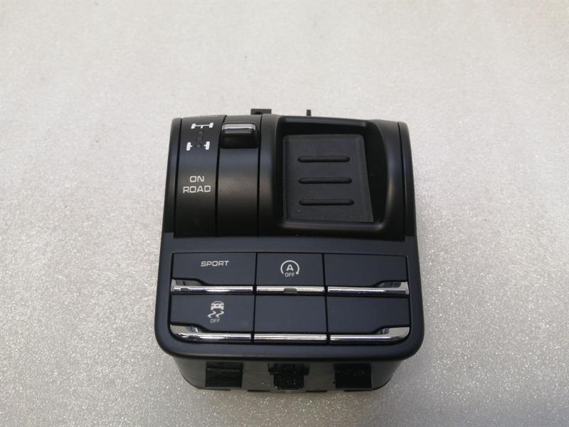 Porsche Cayenne Porsche Cayenne 958 92A Suspension 4x4 Switch Block 7P5927127GJ Switch Block Body type: SUV
Fuel: Diesel